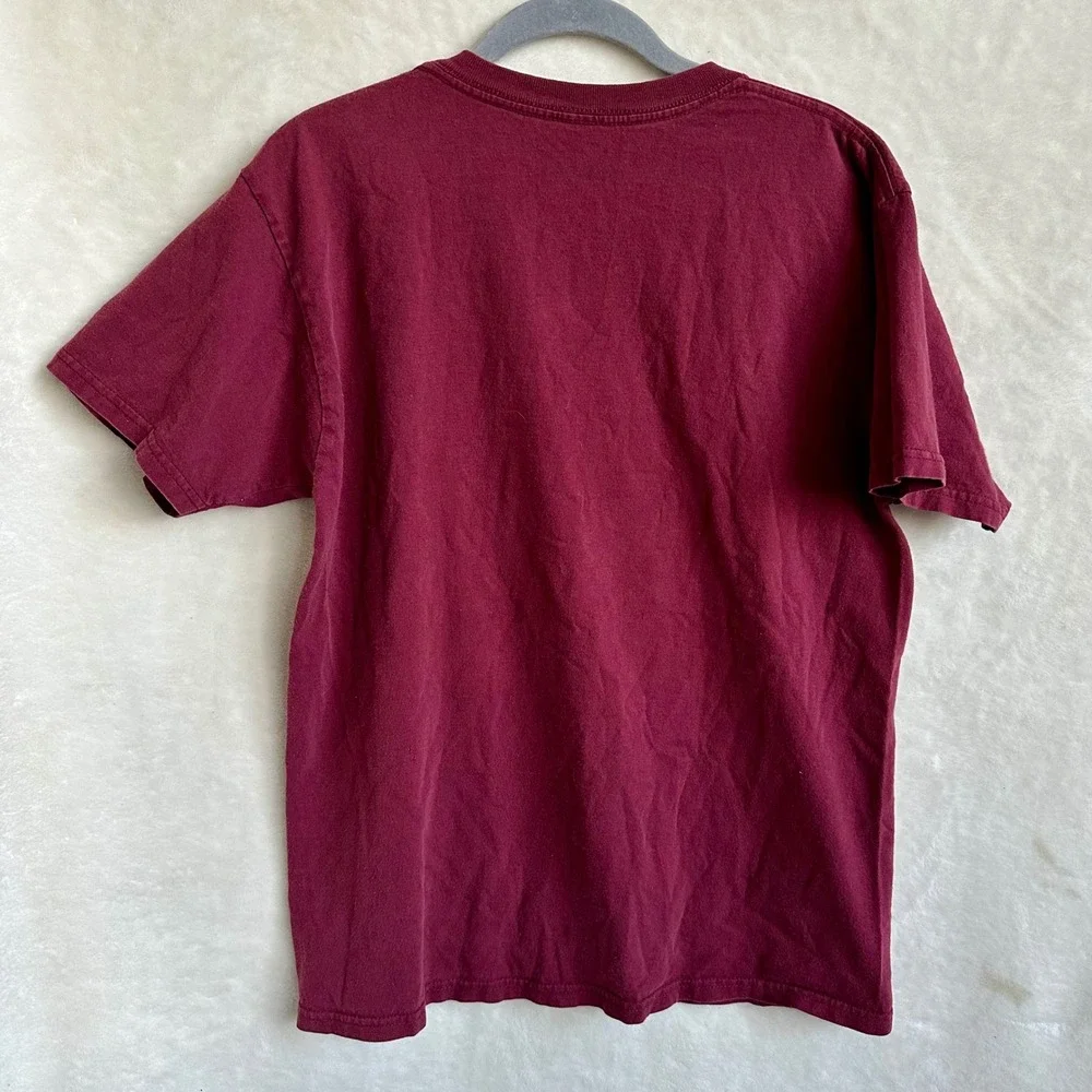 Volcom Graphic Logo T Shirt Men Medium Burgundy Maroon Stone Skate‎ Surf Sleeve